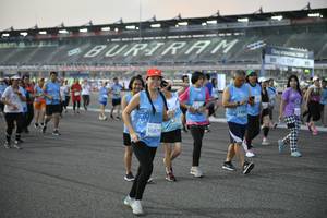 BIB: 5135
                            <button type="button" onclick="openModal(10465542)" class="btn btn-primary btn-sm float-right btn-popup" data-toggle="modal" data-target=".modal-high-quality">
                        <i class="fas fa-shopping-cart"></i> Add to Cart
                    </button>
                                            <button type="button" onclick="isThisMe(10465542, true)" class="btn btn-success btn-sm float-right btn-popup btn-isme hidden" data-toggle="tooltip" data-placement="bottom" title="นี่คือรูปของคุณใช่ไหม คลิกที่นี่เพื่อเอาเข้าอัลบั้ม">
                        <i class="fas fa-plus"></i> Add to album
                    </button>
                    <button type="button" onclick="isThisMe(10465542, false)" class="btn btn-warning btn-sm float-right btn-popup btn-isnotme hidden">
                        <i class="fas fa-ban"></i> Remove from album
                    </button>